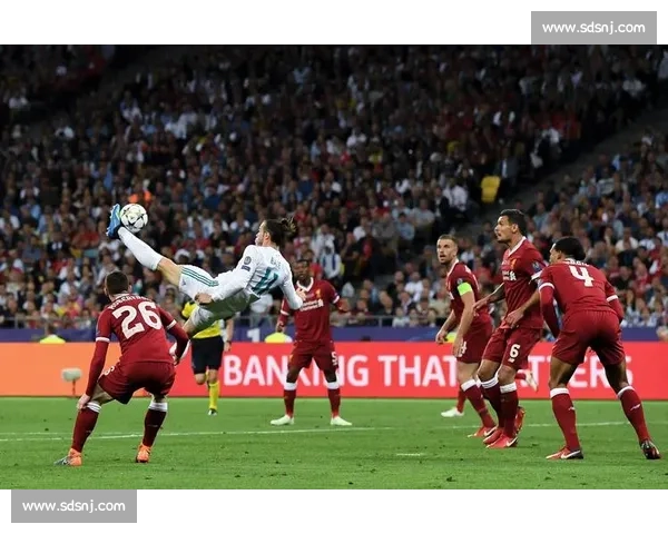 约翰克鲁伊夫的足球哲学与他对现代足球战术体系的深远影响