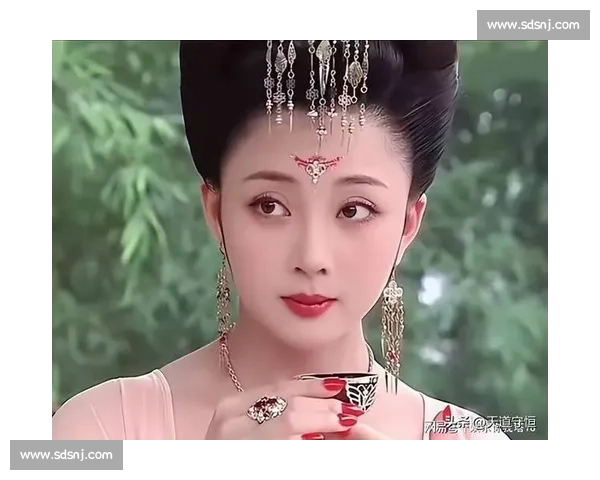 殷桃实力诠释优雅与坚韧从荧屏角色到生活展现女性多面魅力